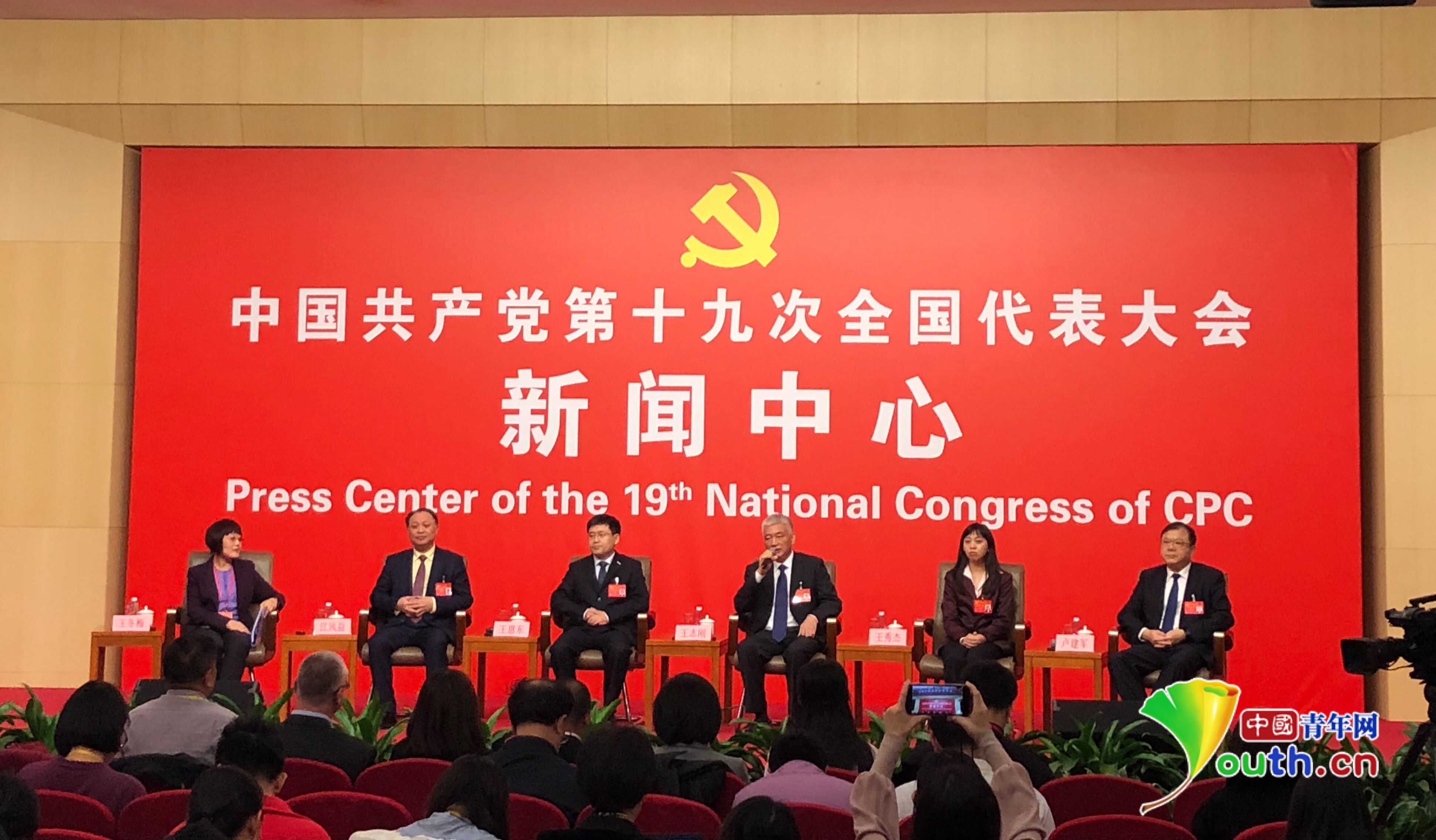 乐鱼体育西甲权门加冕：巴萨稳坐西甲宝座