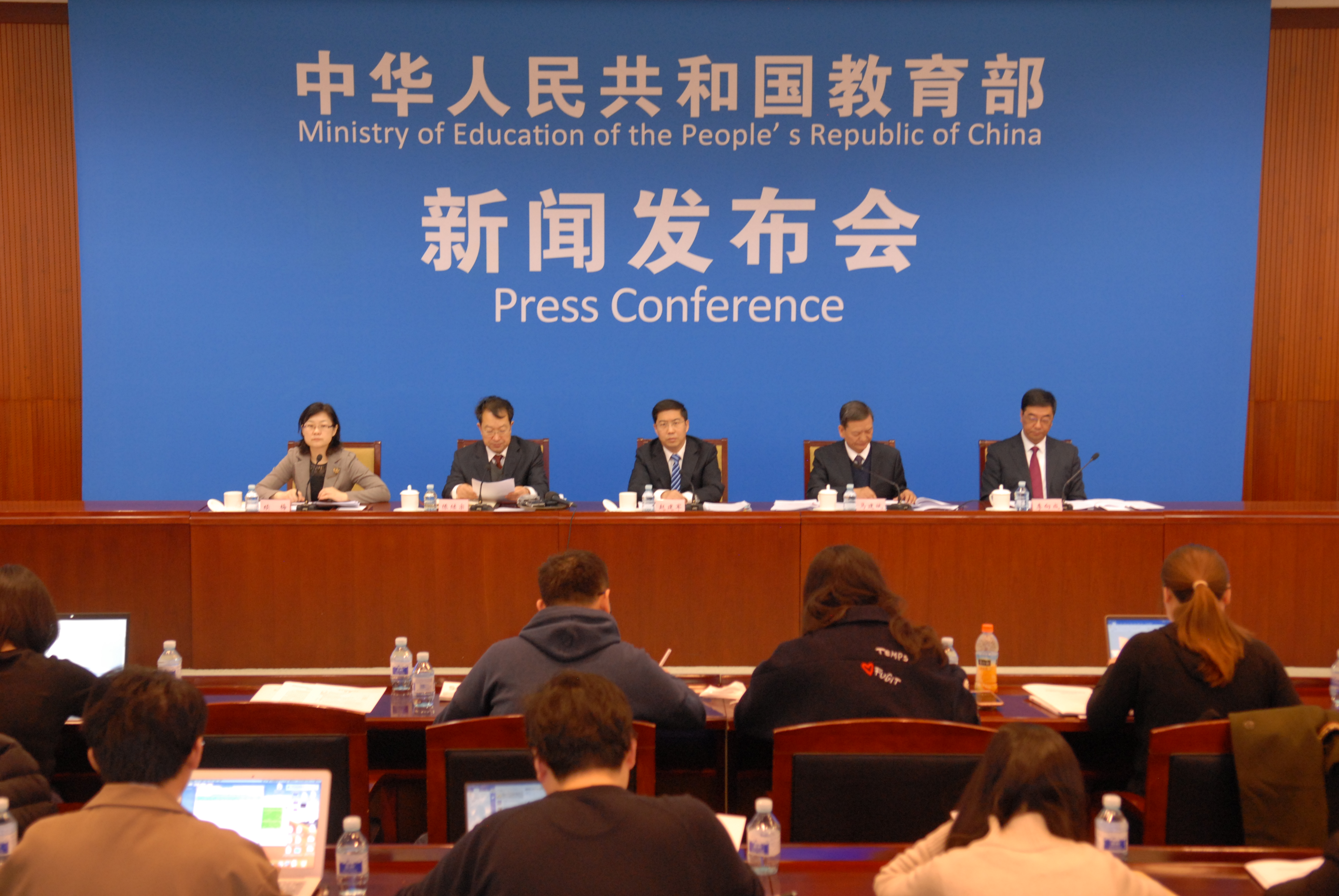 詹姆斯再战第:同揭示来日不确定性,球迷等待年复一年的离间(詹姆斯最新战绩)